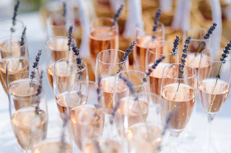 Rosé champagne in glazen
